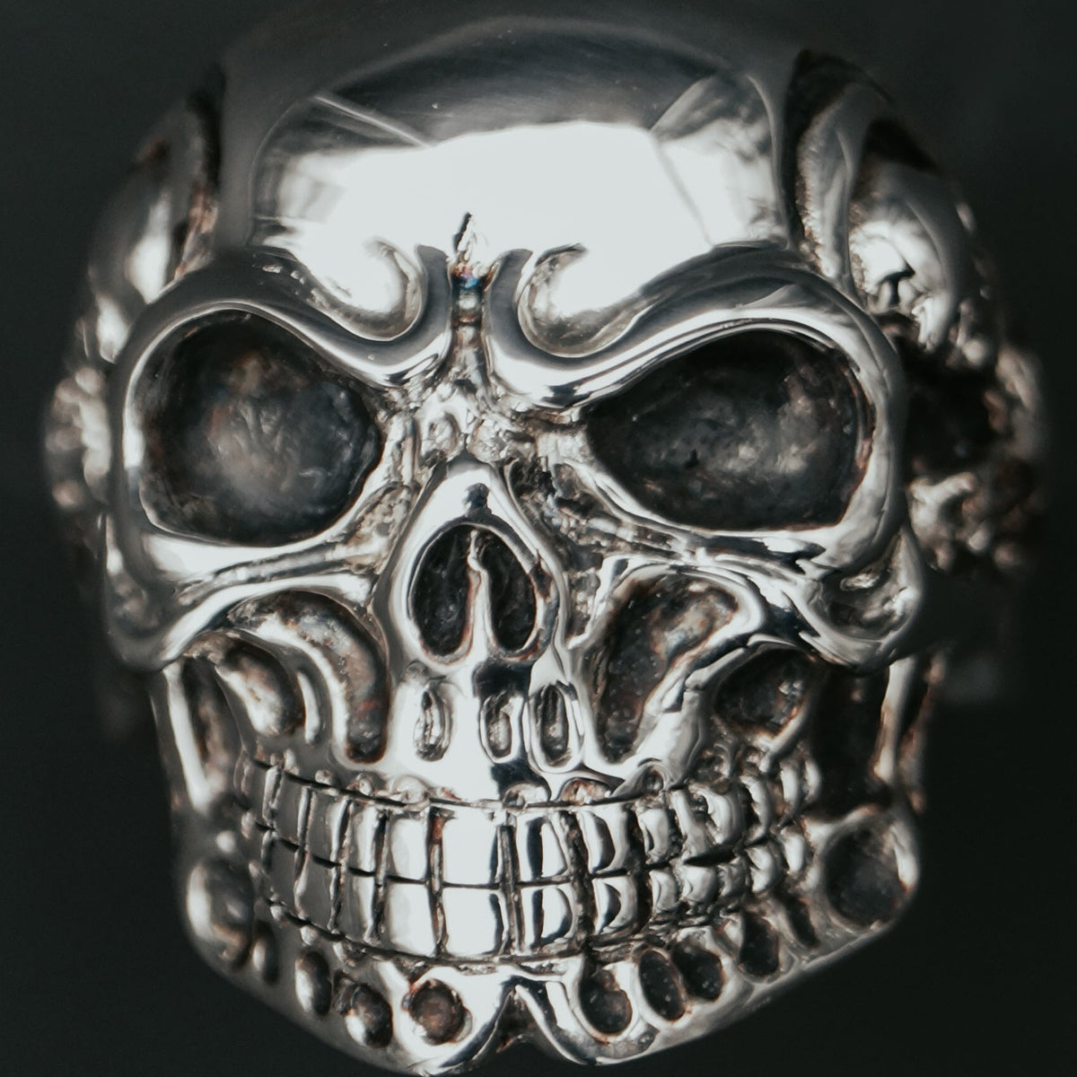 Bague Obsidian Skull