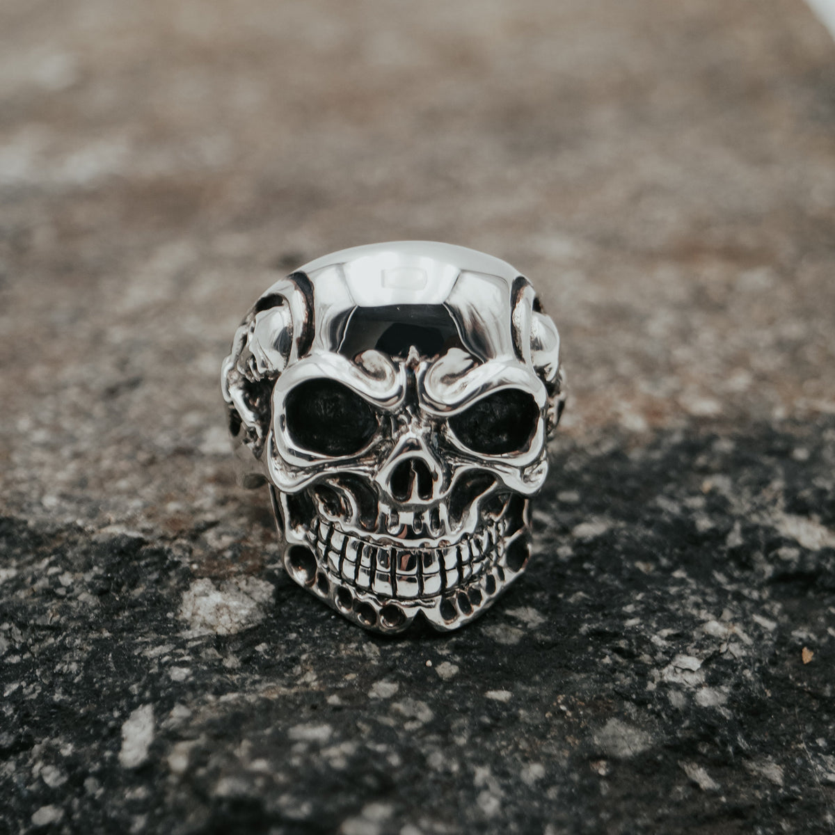 Bague Obsidian Skull