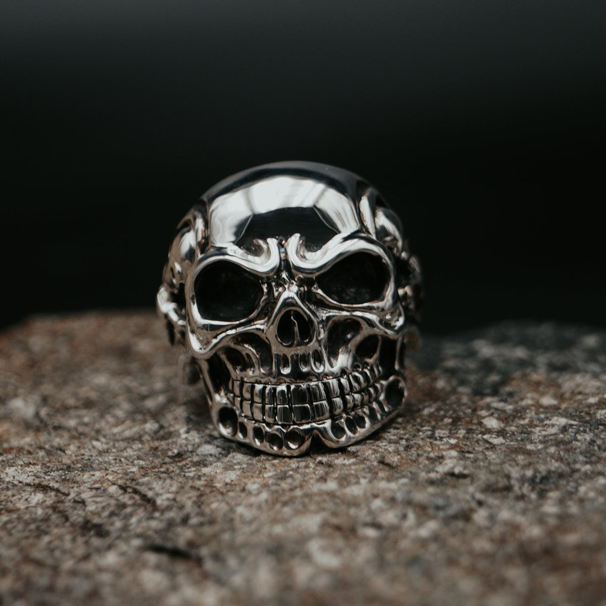 Bague Obsidian Skull